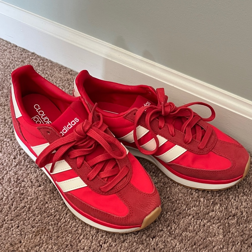 ADIDAS NWT Size 7 Women’s